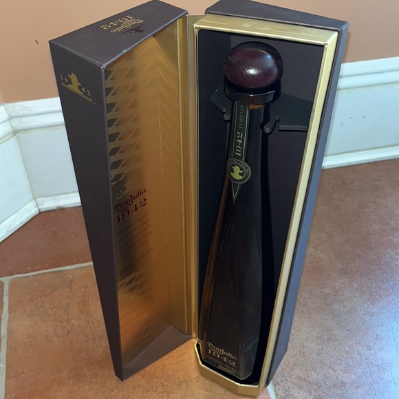 Don Julio 1942 Gift Box & Empty Bottle - Picture 2 of 10